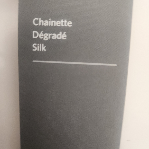 Eileen Fisher Scarf Made from lustrous silk - Picture 7 of 8